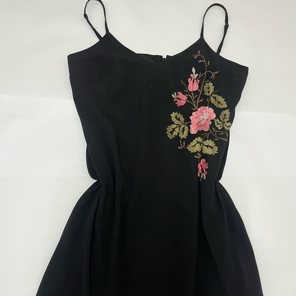 Guess floral embroidered fringe dress - whimsigoth cottage core - size medium - Picture 4 of 12